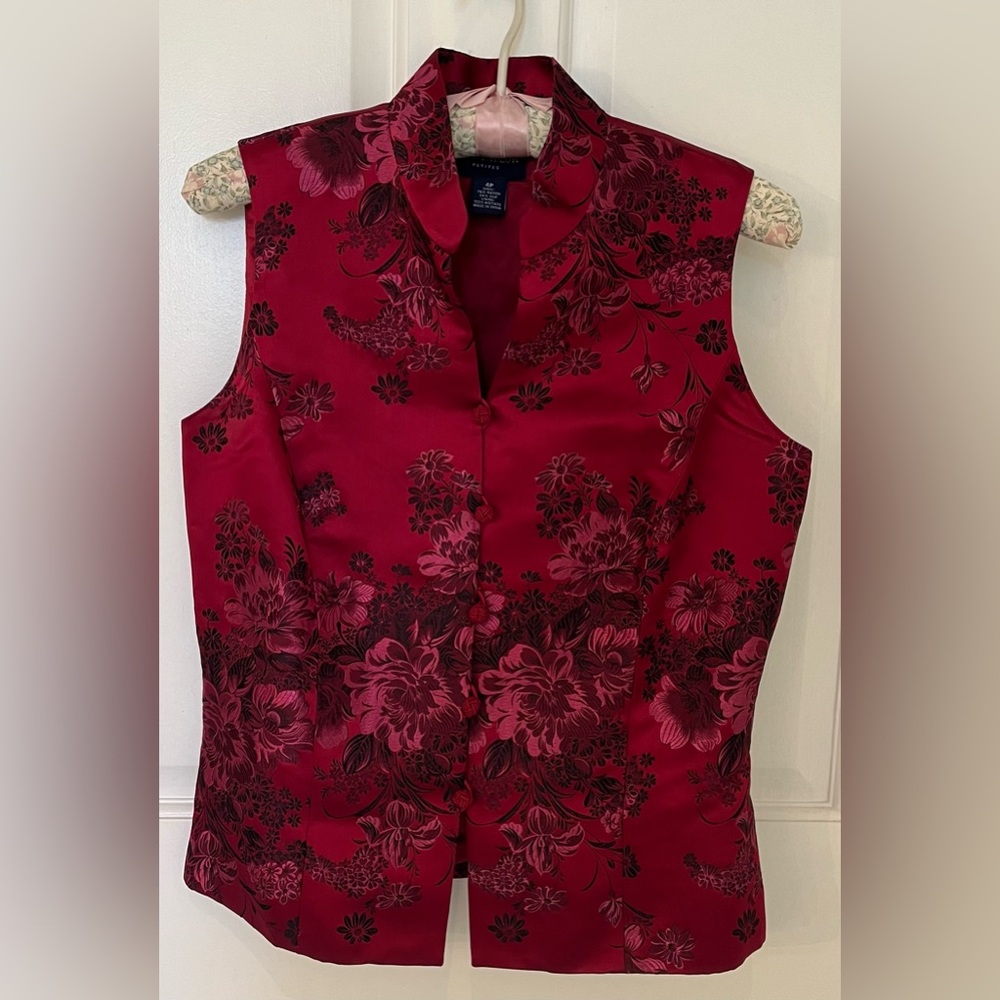 Perfect for Lunar New Year. Ann Taylor red brocade silk waistcoat vest. Sz 4P
